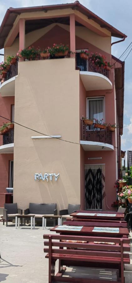 מלון Două Mai Casa Alexandru מראה חיצוני תמונה